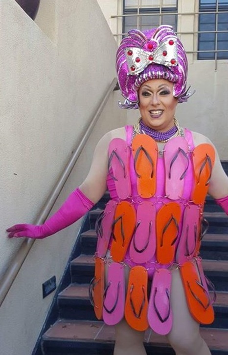 Jersey in Priscilla outfit